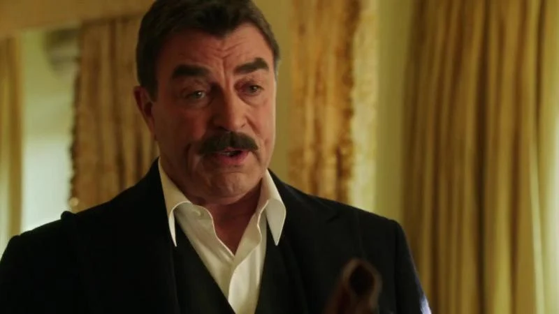 Кадры из сериала Голубая кровь (2010)